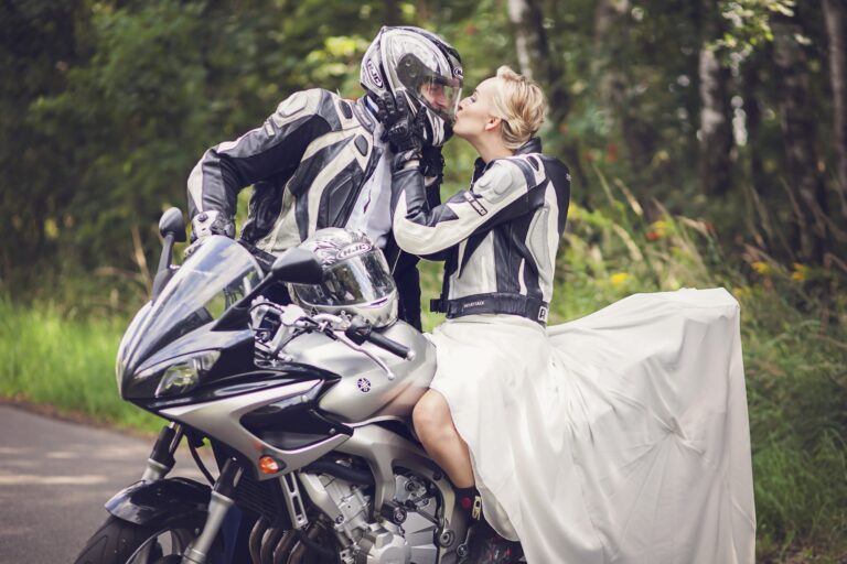 Ile kosztuje fotograf ślubny i za co właściwie płacicie? (To NIE jest „tylko kilka zdjęć”)